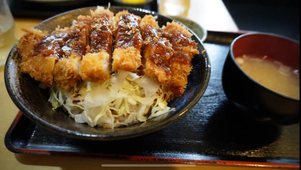 辰巳「万福食堂」でソースチキンかつ丼をパトロール